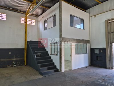 Barracão Comercial para Locação na Vila Guararapes – amplo espaço para o seu negócio!