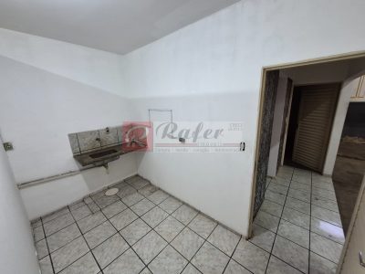Barracão Comercial para Locação na Vila Guararapes – amplo espaço para o seu negócio!