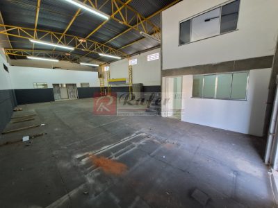 Barracão Comercial para Locação na Vila Guararapes – amplo espaço para o seu negócio!